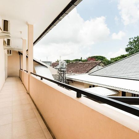 Oyo Life 3398 Griya Rm 19 Syariah Hotel Сурабая Екстериор снимка