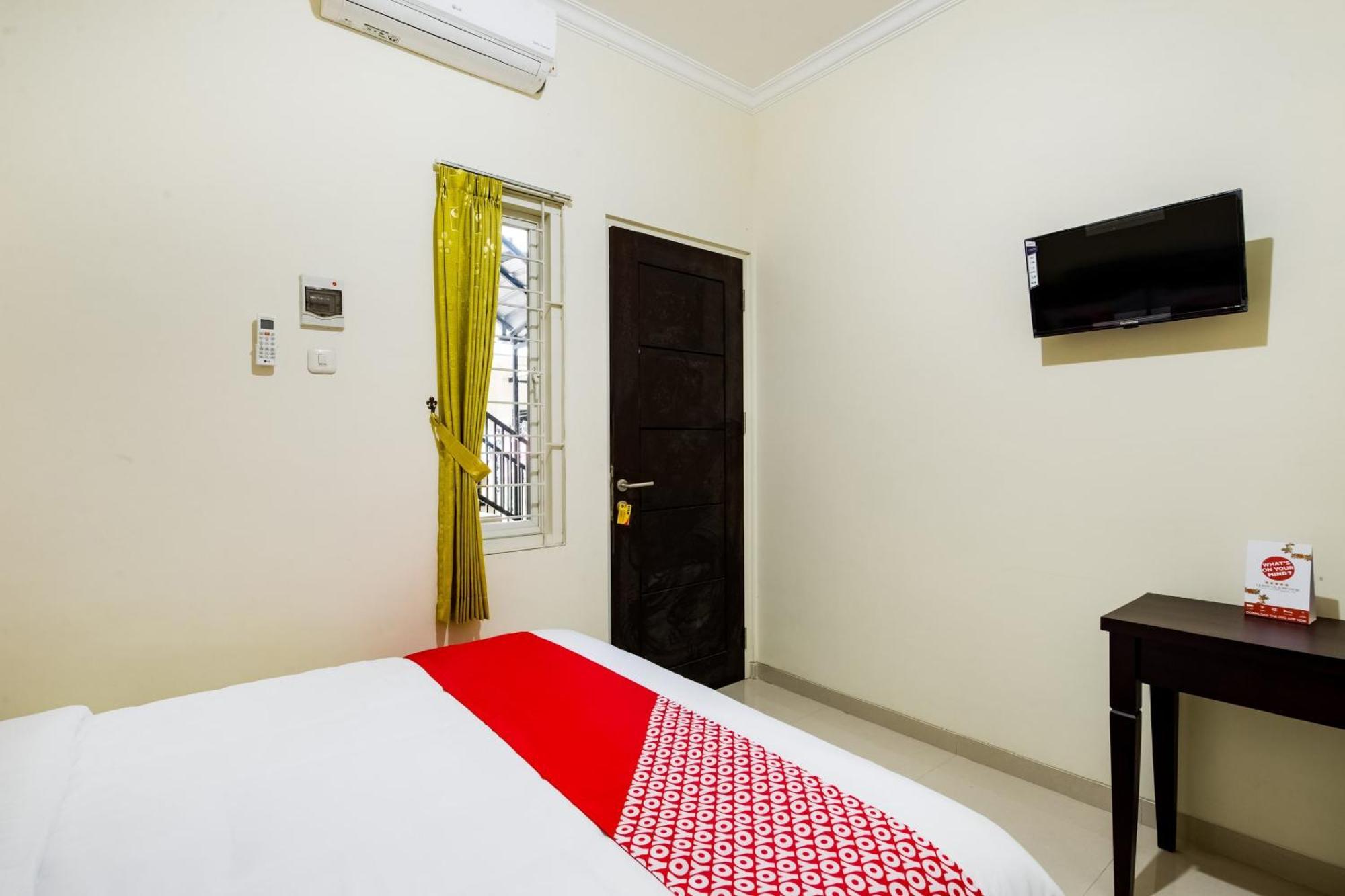Oyo Life 3398 Griya Rm 19 Syariah Hotel Сурабая Екстериор снимка
