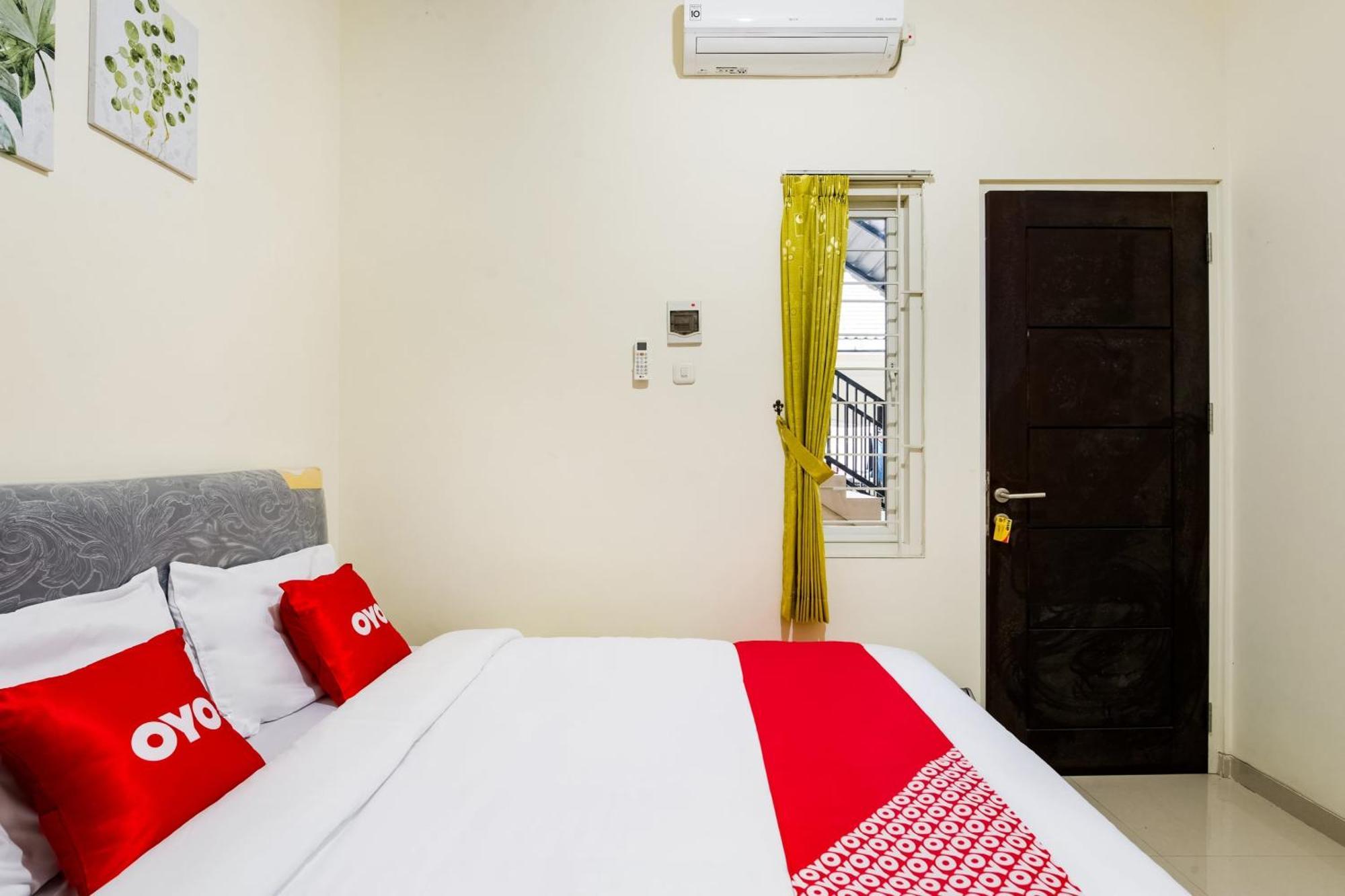 Oyo Life 3398 Griya Rm 19 Syariah Hotel Сурабая Екстериор снимка