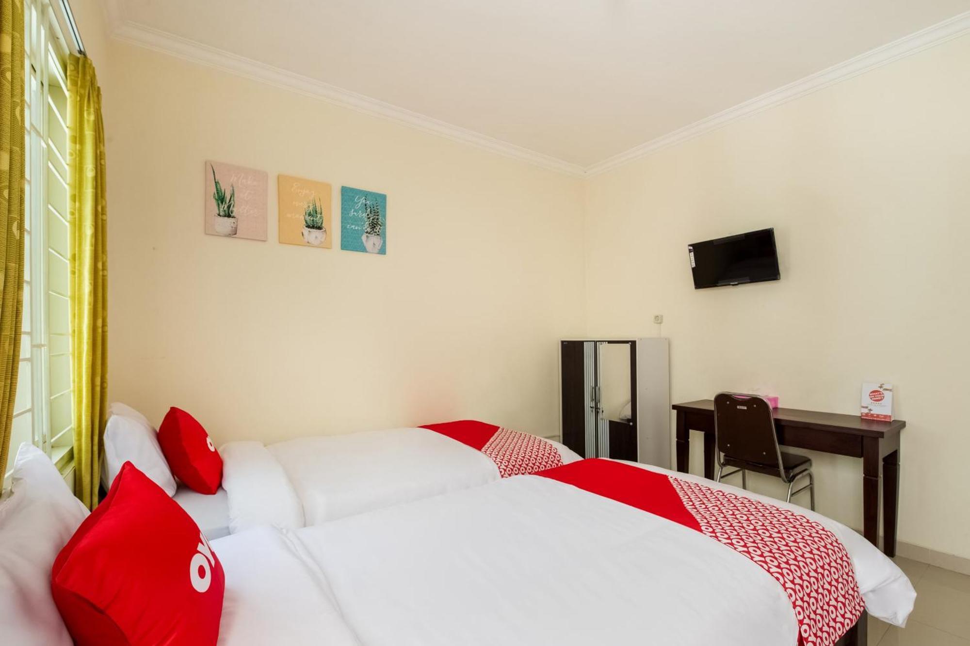 Oyo Life 3398 Griya Rm 19 Syariah Hotel Сурабая Екстериор снимка