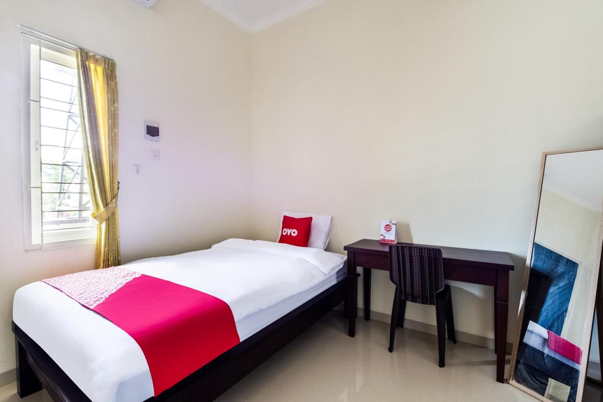 Oyo Life 3398 Griya Rm 19 Syariah Hotel Сурабая Екстериор снимка