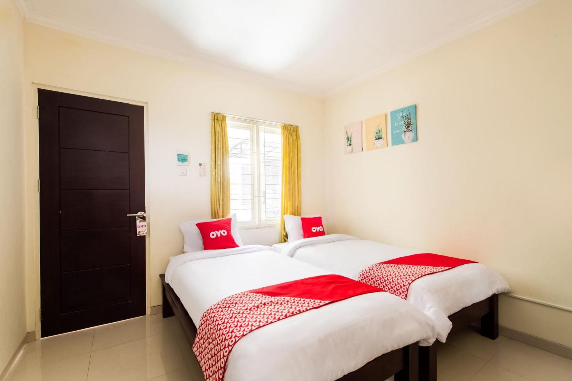 Oyo Life 3398 Griya Rm 19 Syariah Hotel Сурабая Екстериор снимка